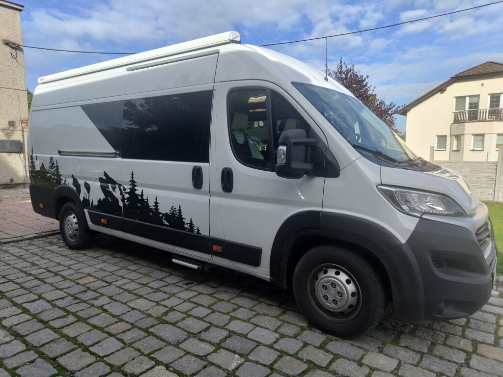 Fiat Ducato, podélné spaní, 2+2 osoby