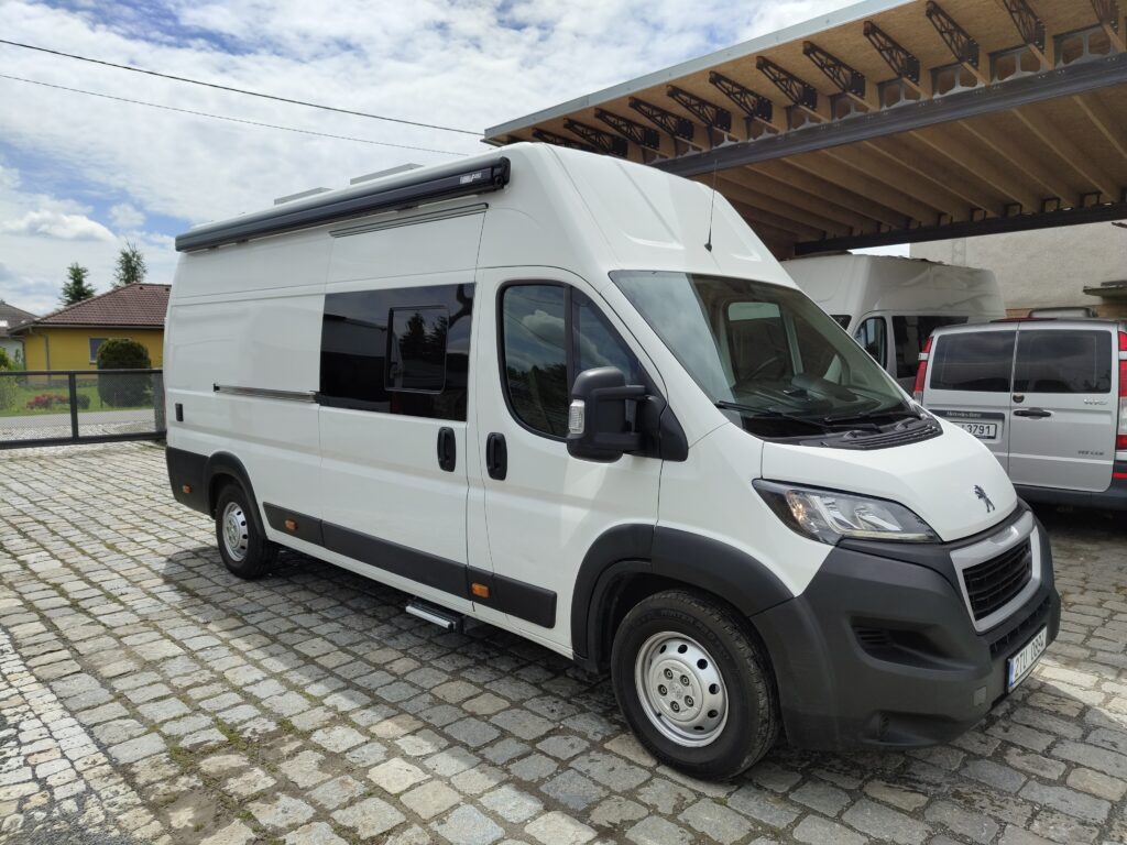 Peugeot Boxer L4H3, podélné spaní, 4 OSOBY